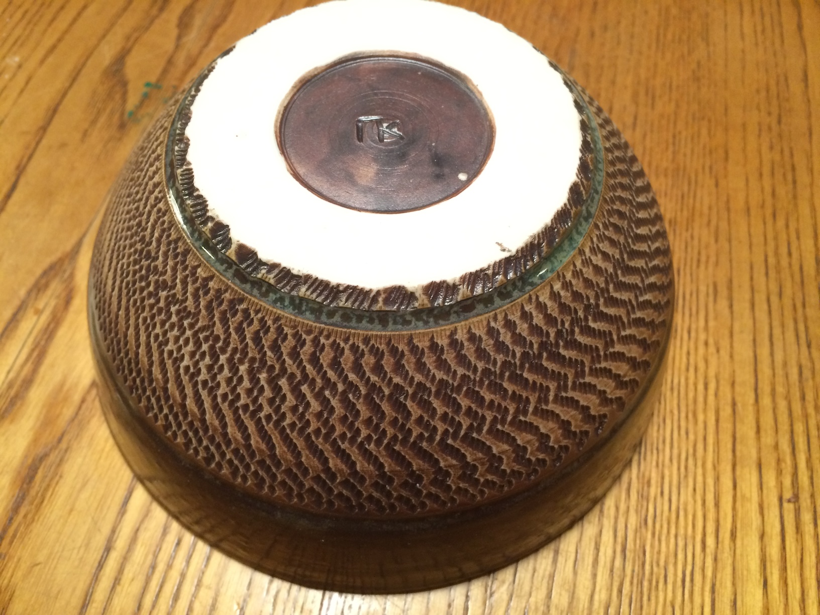 Textured ceramic salad bowl